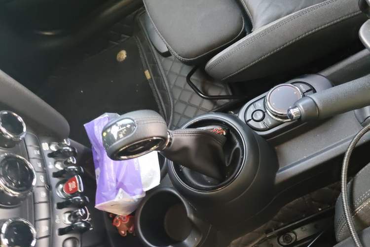 Used MINI 2016 1.5T COOPER Avant-Garde Gear Lever