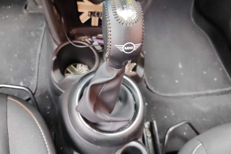 Used MINI 2016 1.2T ONE Pioneer Edition Gear Lever