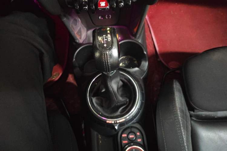 Used MINI 2016 1.5T COOPER Pioneer Edition Five-Door Model Gear Lever