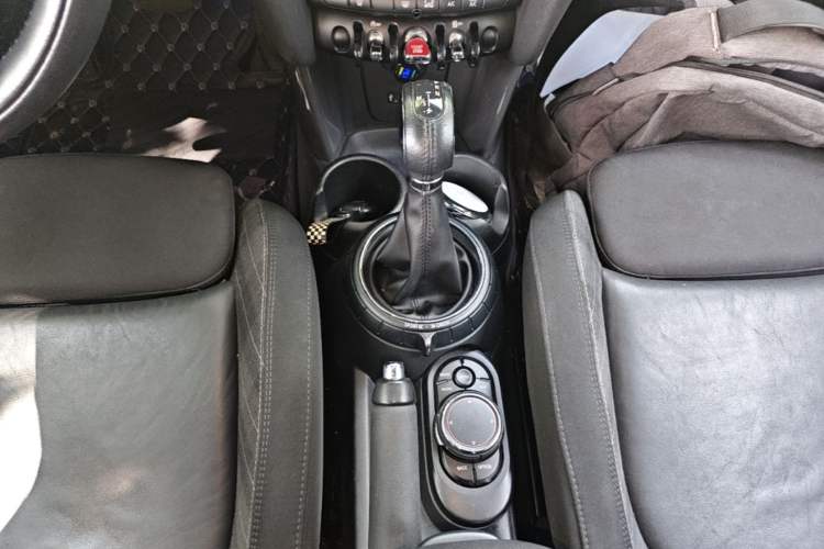 Used MINI 2016 1.5T COOPER Five-Door Edition Gear Lever
