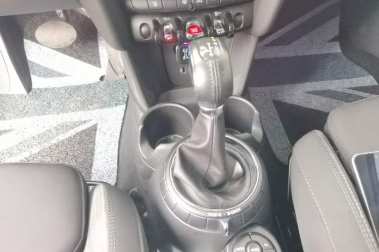 Used MINI 2016 1.5T COOPER Avant-Garde Gear Lever
