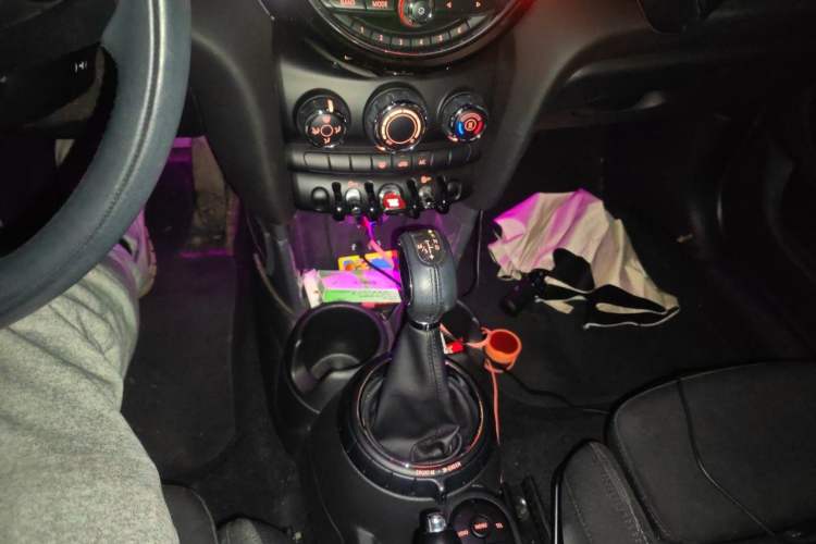 Used MINI 2016 1.5T COOPER Five-Door Edition Gear Lever