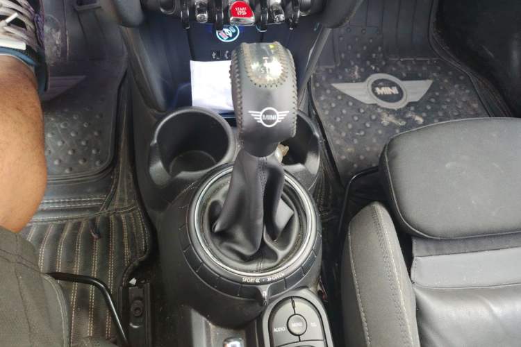 Used MINI 2016 1.5T COOPER Five-Door Edition Gear Lever