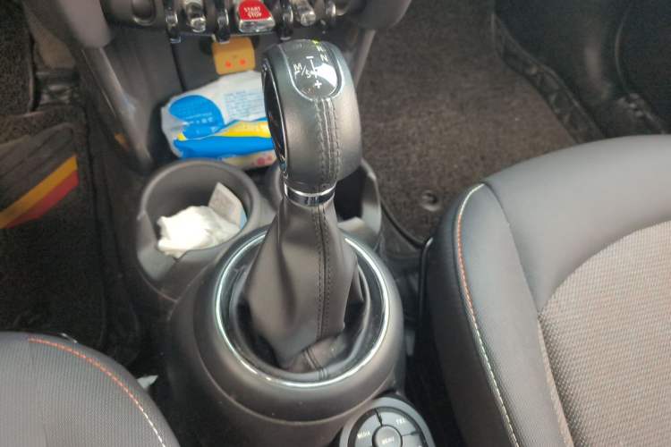 Used MINI 2016 1.2T ONE Pioneer Edition Five-Door Version Gear Lever