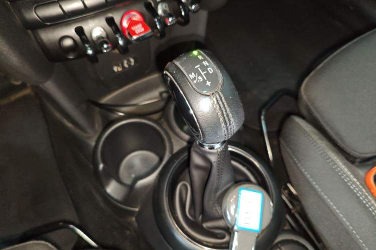Used MINI 2016 1.5T COOPER Five-Door Edition Gear Lever
