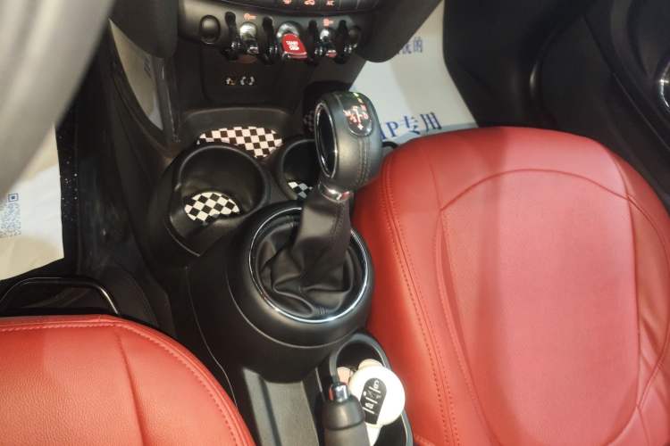 Used MINI 2016 1.2T ONE Pioneer Edition Gear Lever