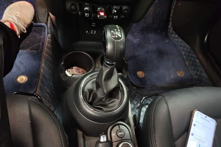 Used MINI 2016 1.2T ONE Pioneer Edition Gear Lever