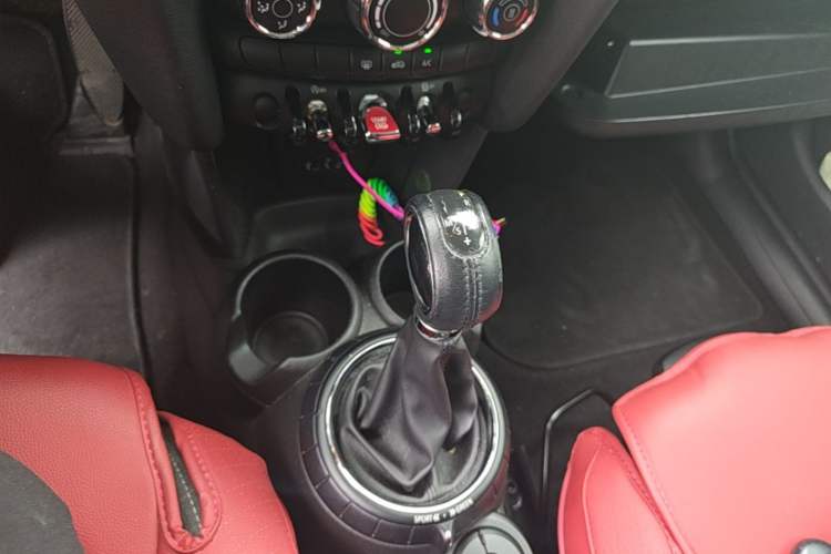 Used MINI 2016 1.5T COOPER Five-Door Edition Gear Lever