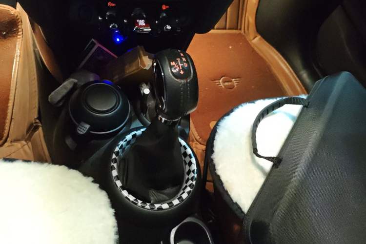 Used MINI 2016 1.2T ONE Pioneer Edition Gear Lever