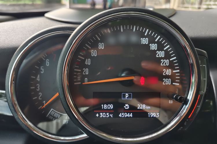 Used MINI 2016 2.0T COOPER S Pioneer Edition Five-Door Model Instrument Cluster