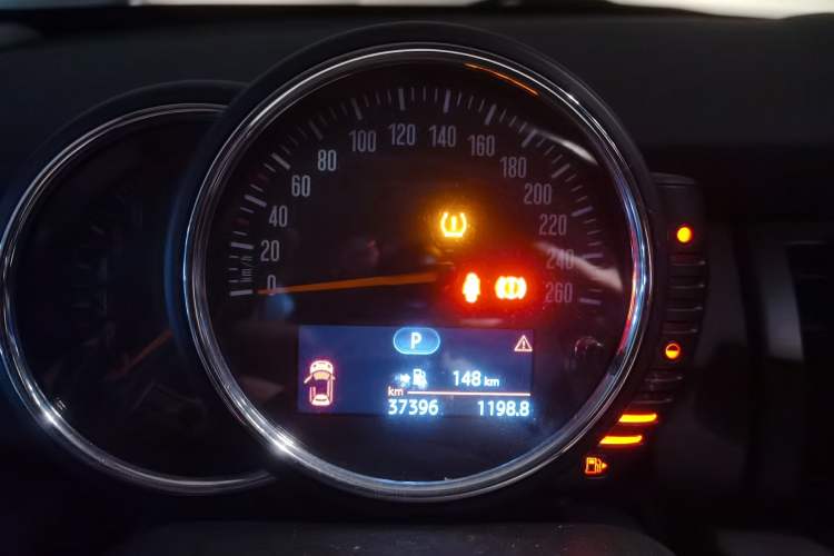 Used MINI 2016 1.2T ONE Pioneer Edition Five-Door Version Instrument Cluster
