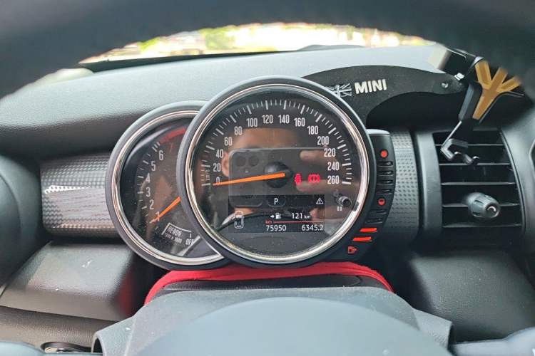 Used MINI 2016 1.5T COOPER Five-Door Edition Instrument Cluster