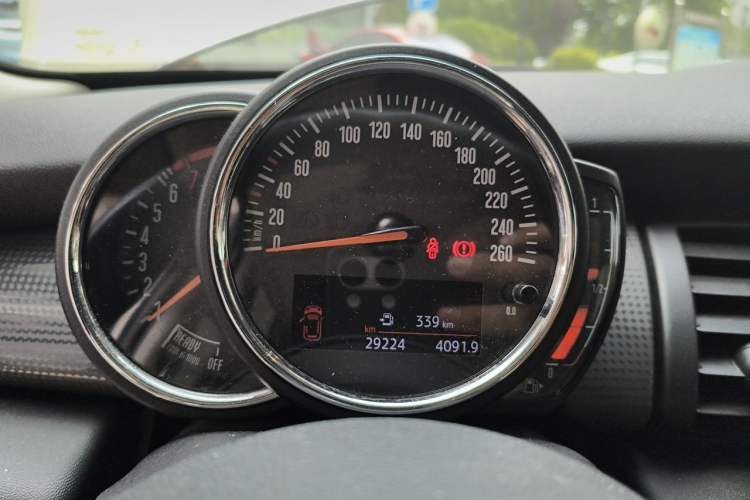 Used MINI 2016 1.5T COOPER Five-Door Edition Instrument Cluster