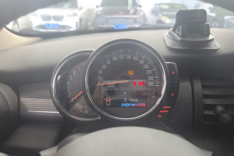 Used MINI 2016 1.5T COOPER Five-Door Edition Instrument Cluster
