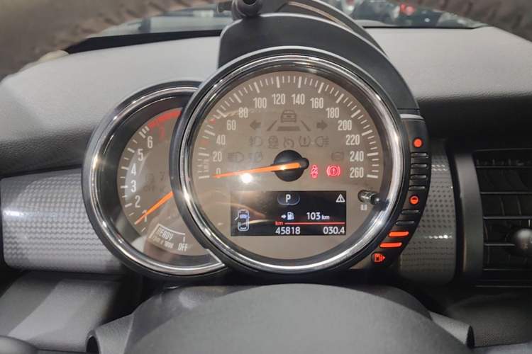 Used MINI 2016 1.5T COOPER Five-Door Edition Instrument Cluster