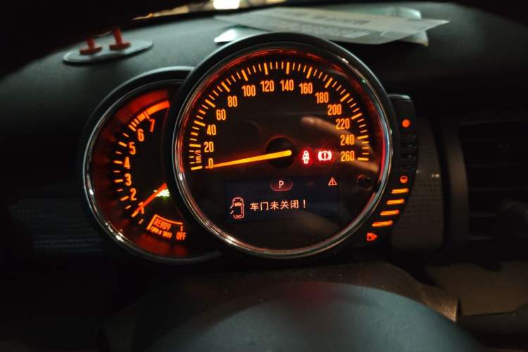 Used MINI 2016 1.5T COOPER Five-Door Edition Instrument Cluster