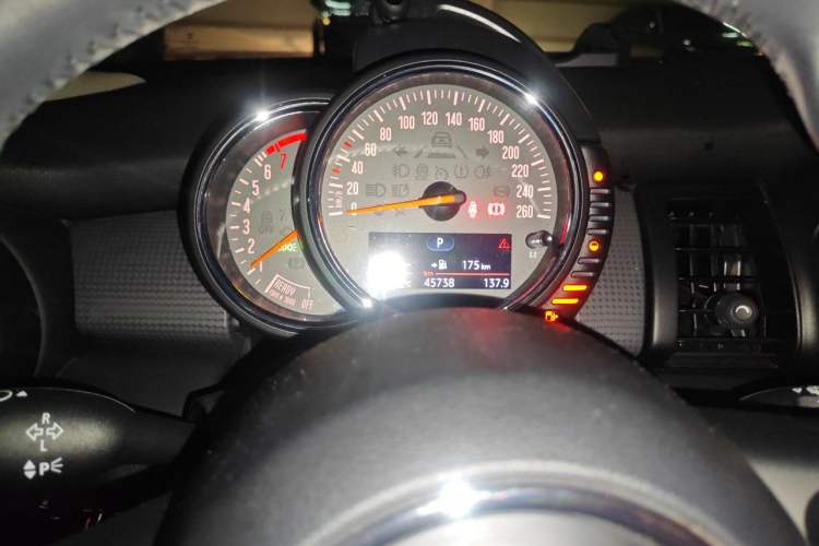 Used MINI 2016 1.5T COOPER Five-Door Edition Instrument Cluster
