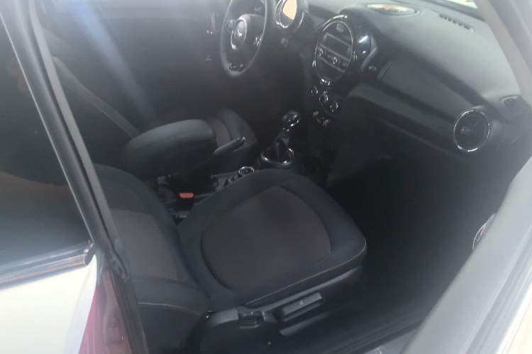 Used MINI 2016 1.2T ONE Pioneer Edition Interior 1