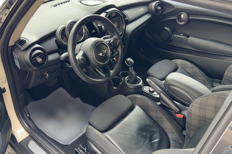Used MINI 2016 1.5T COOPER Interior 1