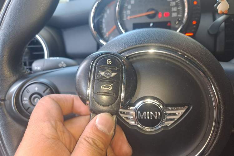 Used MINI 2016 1.2T ONE Pioneer Edition Interior 1