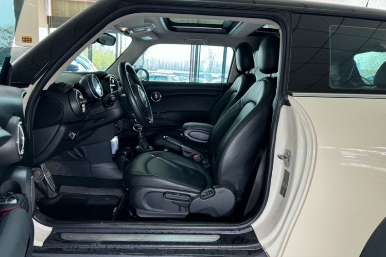 Used MINI 2016 1.2T ONE Pioneer Edition Interior 1