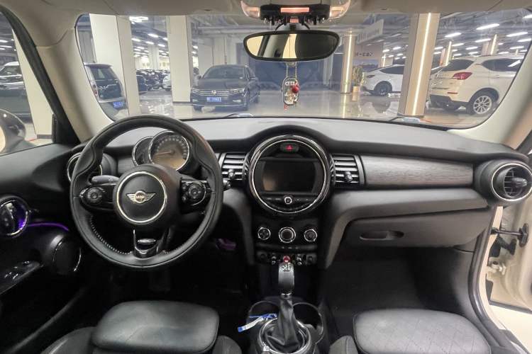 Used MINI 2016 1.5T COOPER Performance Edition Interior 1
