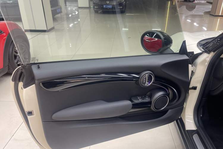 Used MINI 2016 1.5T COOPER Performance Edition Interior 10