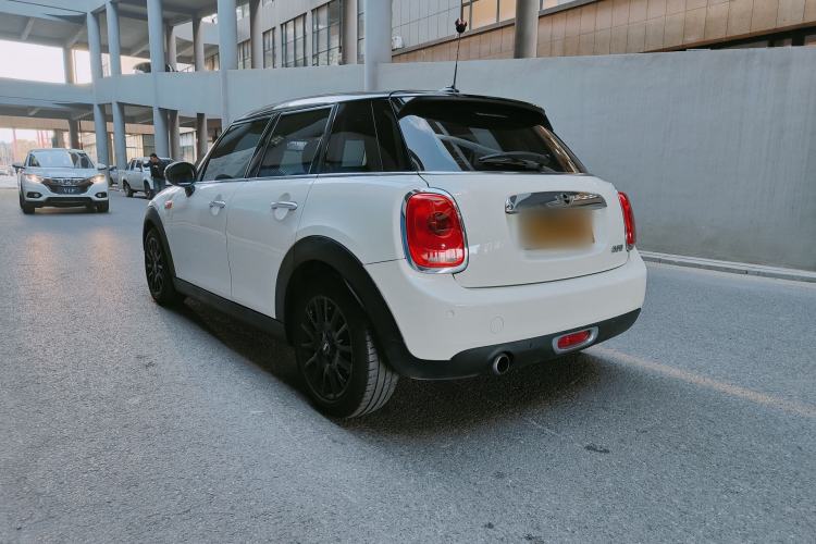 Used MINI 2016 1.5T COOPER Five-Door Edition Interior 13