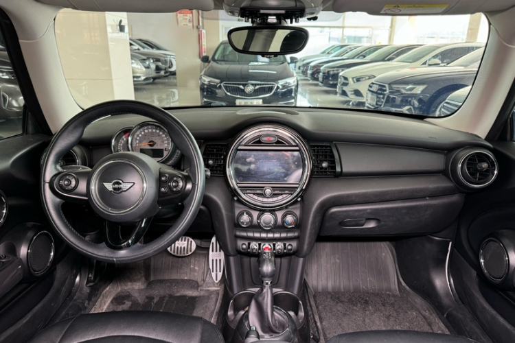 Used MINI 2016 1.2T ONE Pioneer Edition Interior 13