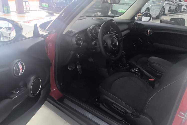 Used MINI 2016 1.2T ONE Pioneer Edition Interior 2