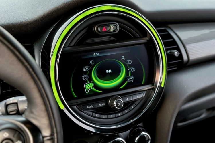 Used MINI 2016 1.5T COOPER Avant-Garde Interior 2
