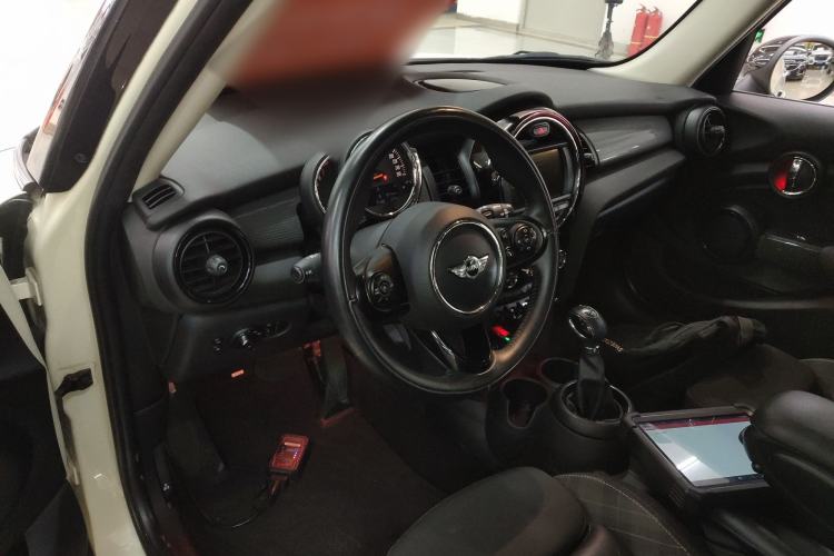 Used MINI 2016 1.5T COOPER Five-Door Edition Interior 2
