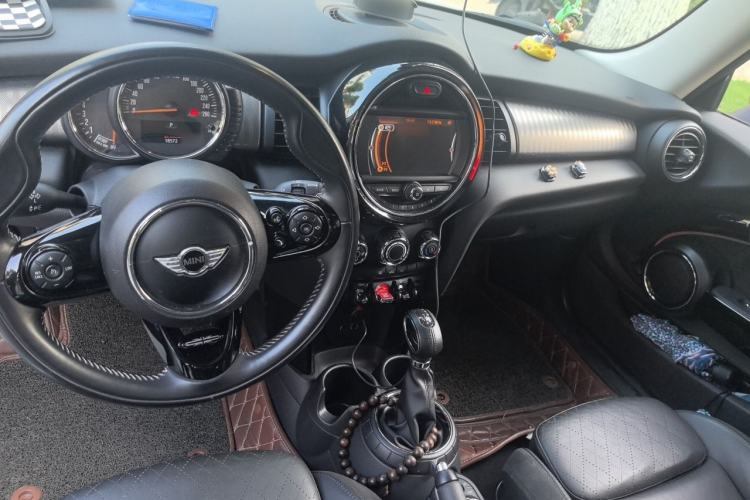 Used MINI 2016 1.5T COOPER Performance Edition Interior 2