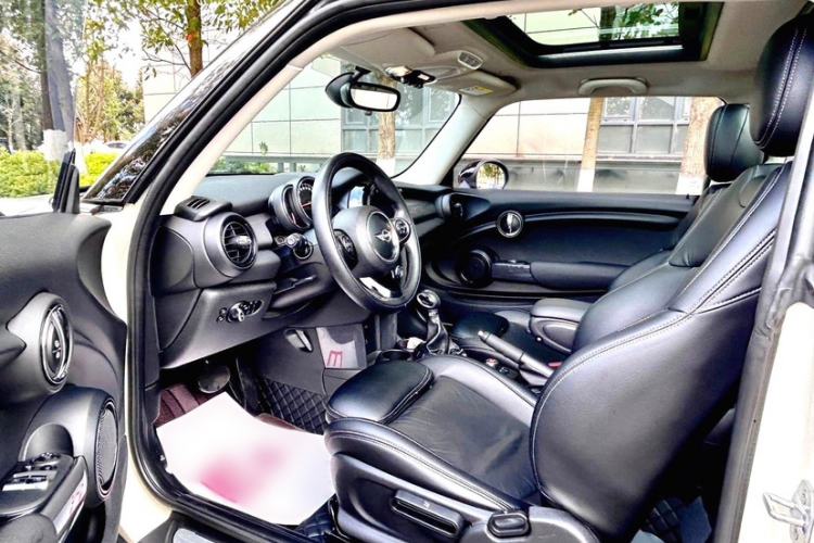 Used MINI 2016 1.5T COOPER Interior 2