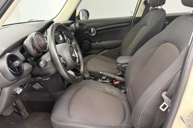 Used MINI 2016 1.2T ONE Five-Door Edition Interior 2