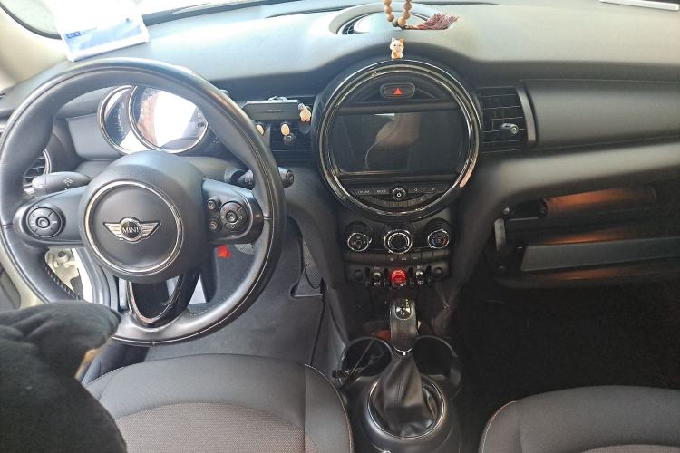 Used MINI 2016 1.2T ONE Pioneer Edition Interior 2