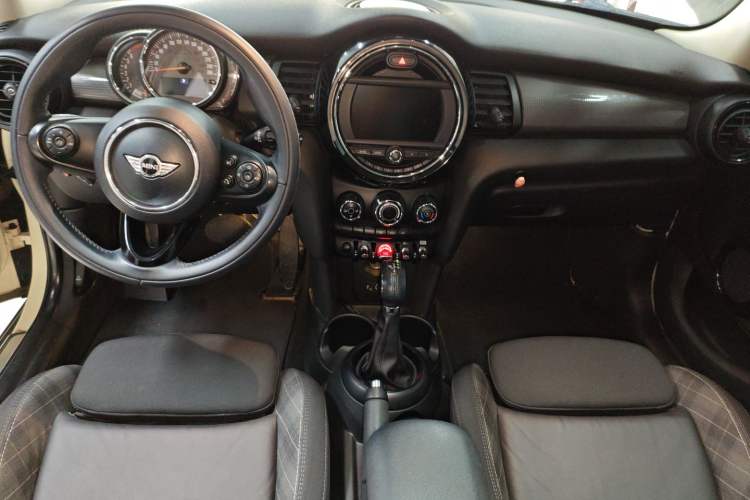 Used MINI 2016 1.5T COOPER Five-Door Edition Interior 2