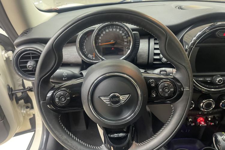 Used MINI 2016 1.5T COOPER Performance Edition Interior 2