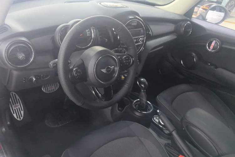 Used MINI 2016 1.2T ONE Pioneer Edition Interior 3