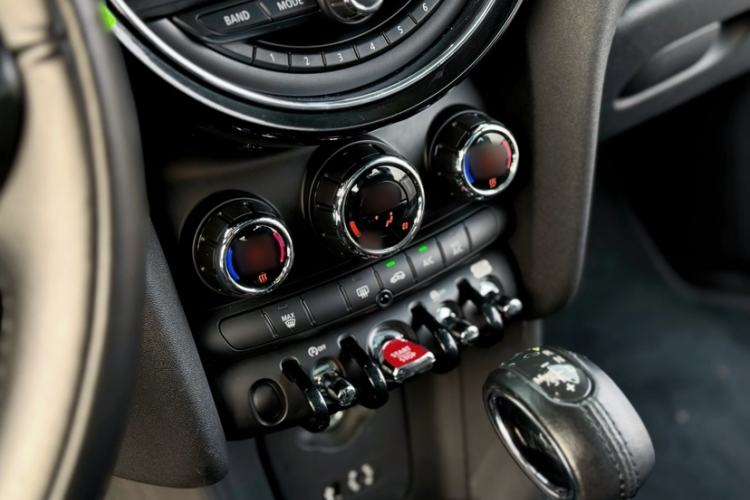 Used MINI 2016 1.5T COOPER Avant-Garde Interior 3