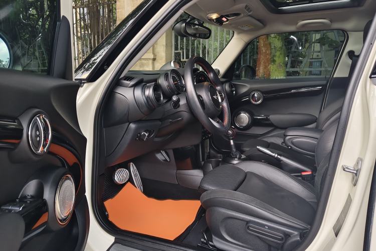 Used MINI 2016 2.0T COOPER S Pioneer Edition Five-Door Model Interior 3