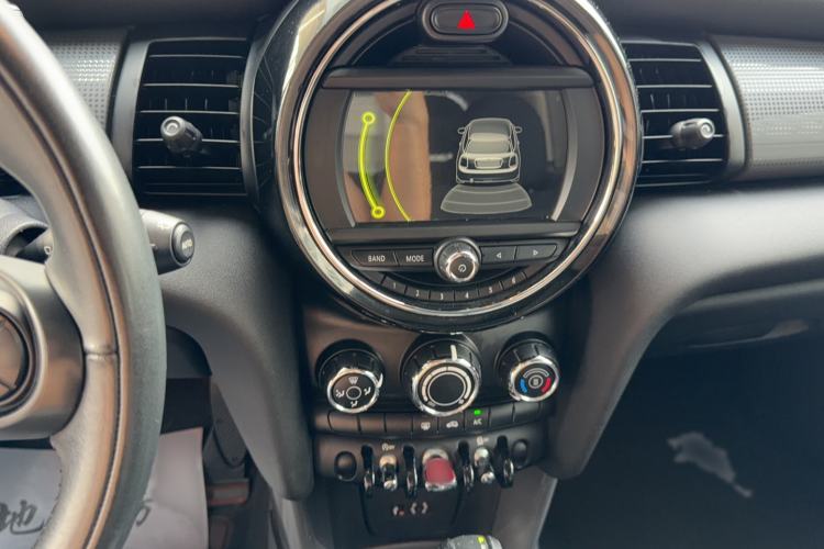 Used MINI 2016 1.5T COOPER Interior 3