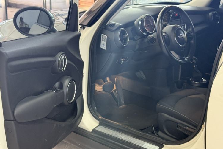 Used MINI 2016 1.2T ONE Pioneer Edition Five-Door Version Interior 3