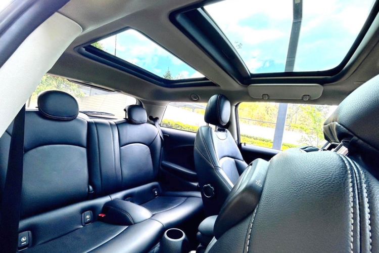 Used MINI 2016 1.5T COOPER Interior 3