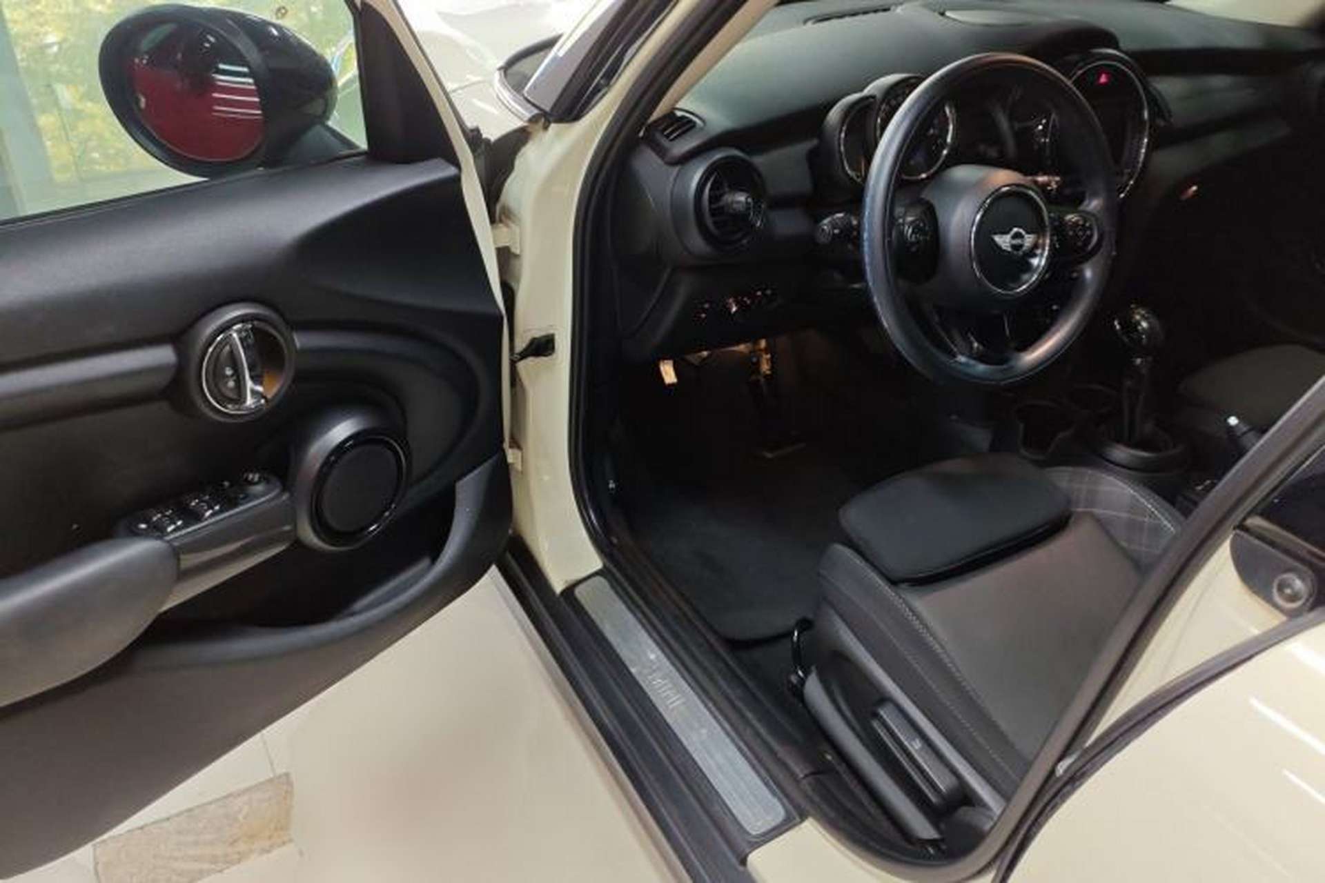 Used MINI 2016 1.5T COOPER Five-Door Edition Interior 3