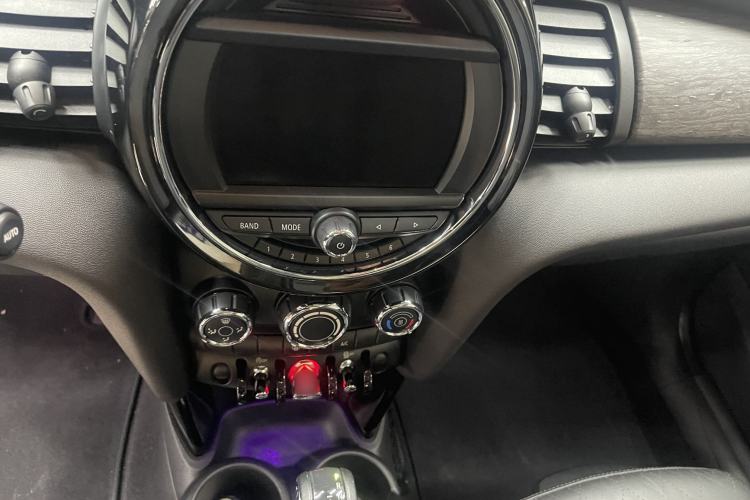 Used MINI 2016 1.5T COOPER Performance Edition Interior 3