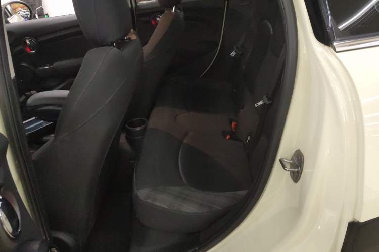 Used MINI 2016 1.5T COOPER Five-Door Edition Interior 4