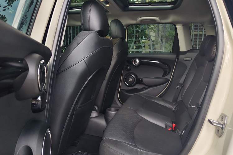 Used MINI 2016 2.0T COOPER S Pioneer Edition Five-Door Model Interior 4