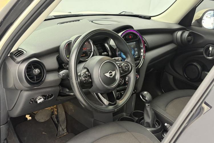 Used MINI 2016 1.2T ONE Five-Door Edition Interior 4