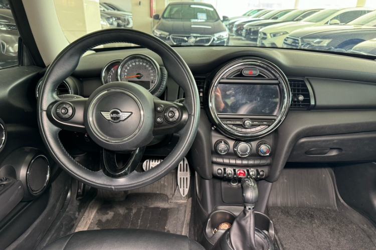 Used MINI 2016 1.2T ONE Pioneer Edition Interior 4